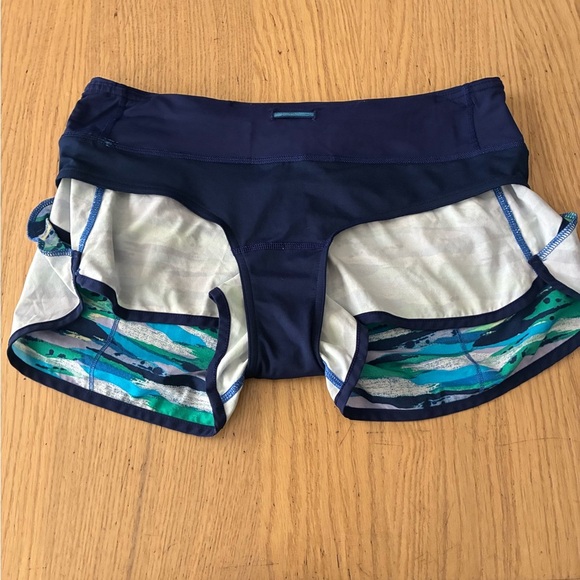 Lululemon Women Seven Wonders Blue Hero Green Print 2.5" Run Speed Shorts 6 - Picture 13 of 16